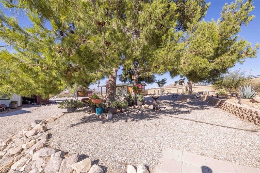 https://media.crmls.org/medias/026b8170-7dfb-4d8d-b0a0-e83802f2d7f6.jpg?preset=X-Large