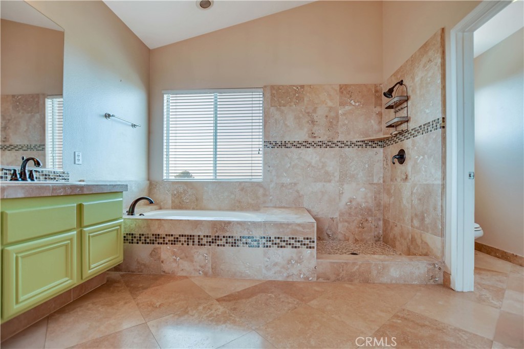 https://media.crmls.org/medias/026c3ec7-3d23-426c-aa43-882d56a9a573.jpg?preset=X-Large