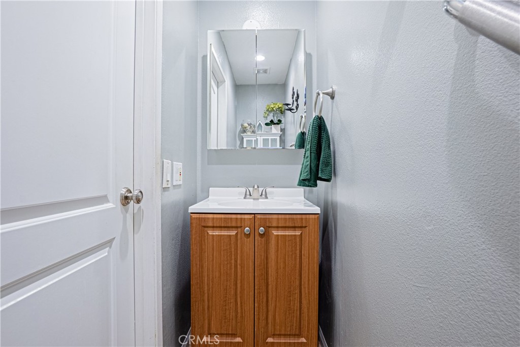 https://media.crmls.org/medias/026cfbe9-3d27-40c7-afac-97f737b80e23.jpg?preset=X-Large