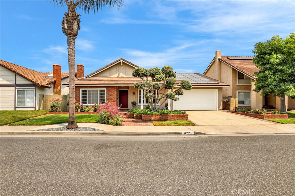 4223 Paseo de Plata