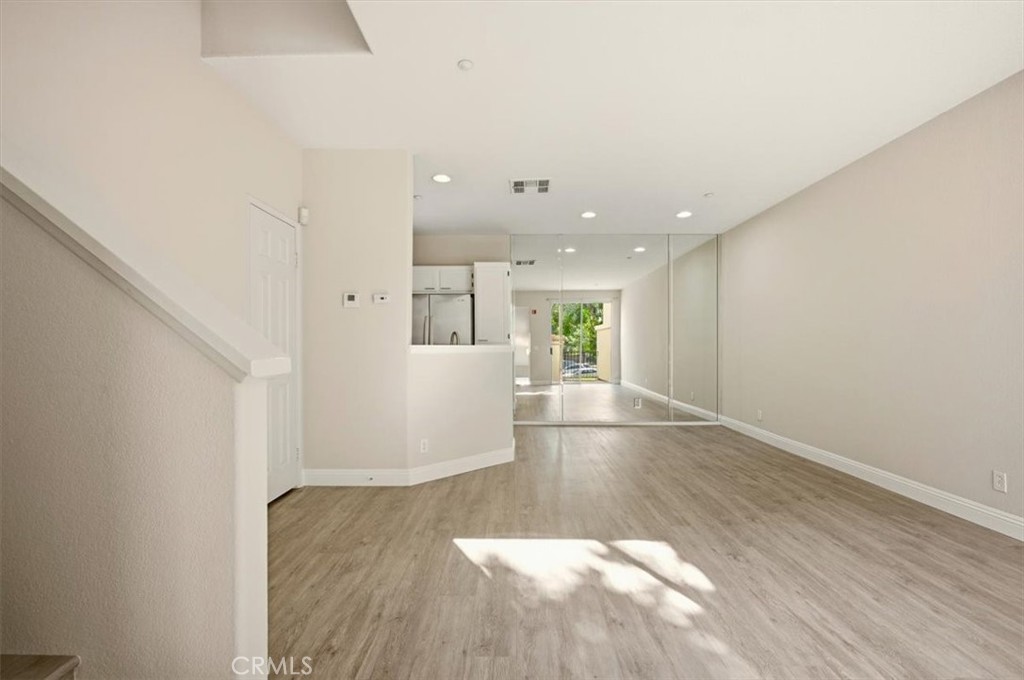 MLS #OC25258887 image #2