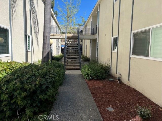 Detail Gallery Image 3 of 11 For 265 N Oakland #7,  Pasadena,  CA 91101 - 23 Beds | 23 Baths