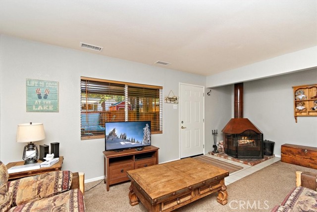 Detail Gallery Image 7 of 29 For 39414 Ruby Ln, Big Bear Lake,  CA 92315 - 2 Beds | 1 Baths