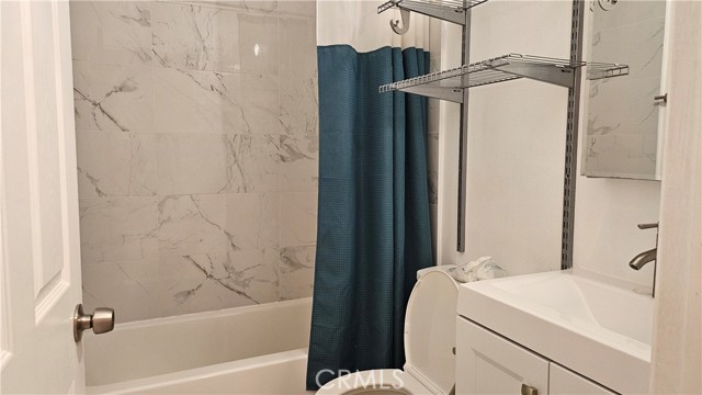 Detail Gallery Image 5 of 14 For 16907 S Harvard, Gardena,  CA 90247 - 5 Beds | 3 Baths