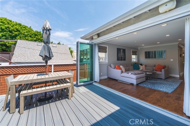 Detail Gallery Image 9 of 25 For 1301 Oak Ave, Manhattan Beach,  CA 90266 - 3 Beds | 3 Baths