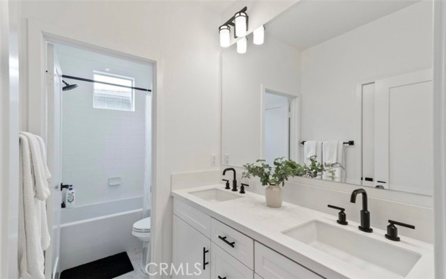 295 Autumn Way, Mission Viejo CA: https://media.crmls.org/medias/02701c88-86c5-4eb6-9376-b095575f0202.jpg