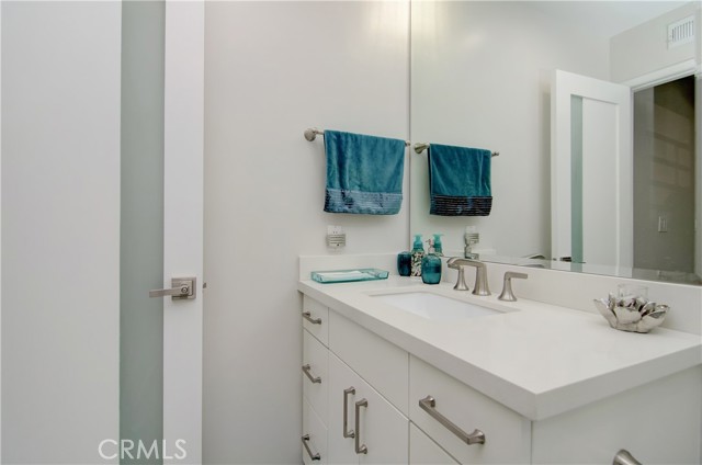 Detail Gallery Image 17 of 21 For 200 Paris Ln #311,  Newport Beach,  CA 92663 - 2 Beds | 2 Baths