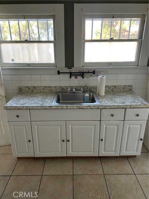 Detail Gallery Image 5 of 14 For 1184 N Kenmore, Los Angeles,  CA 90029 - 3 Beds | 1/1 Baths