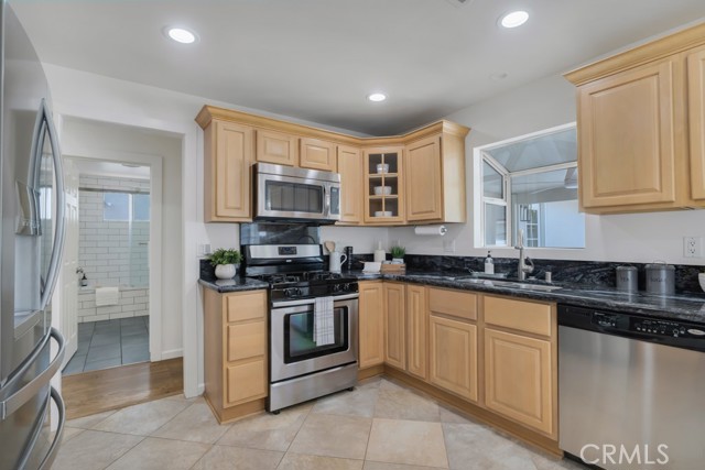 Detail Gallery Image 7 of 19 For 22529 Clarendon, Woodland Hills,  CA 91367 - 3 Beds | 2 Baths