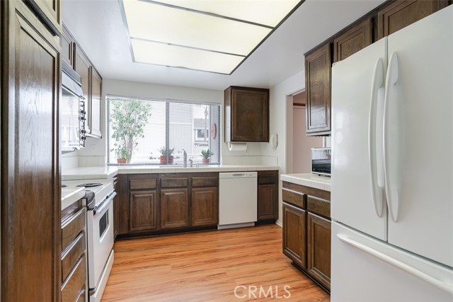Detail Gallery Image 11 of 28 For 12 Barlovento Ct, Newport Beach,  CA 92663 - 2 Beds | 2 Baths