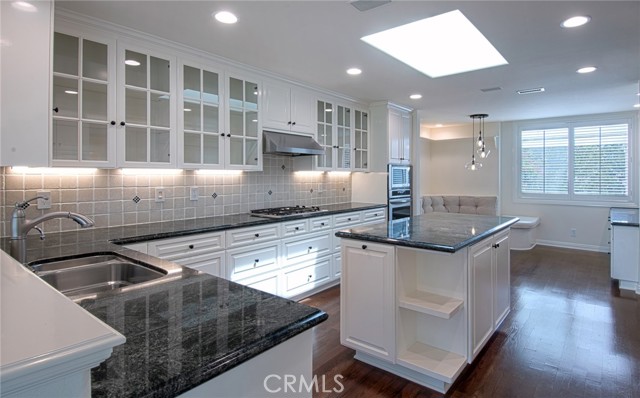 Detail Gallery Image 8 of 27 For 1119 Granville, Newport Beach,  CA 92660 - 2 Beds | 2 Baths