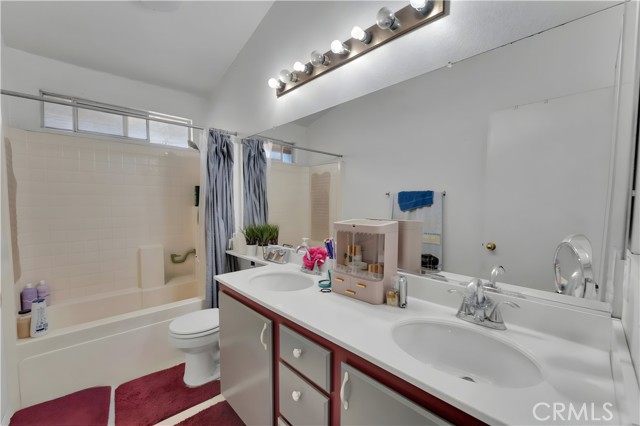 Detail Gallery Image 15 of 17 For 14028 Yorktown Ct, Fontana,  CA 92336 - 4 Beds | 3 Baths
