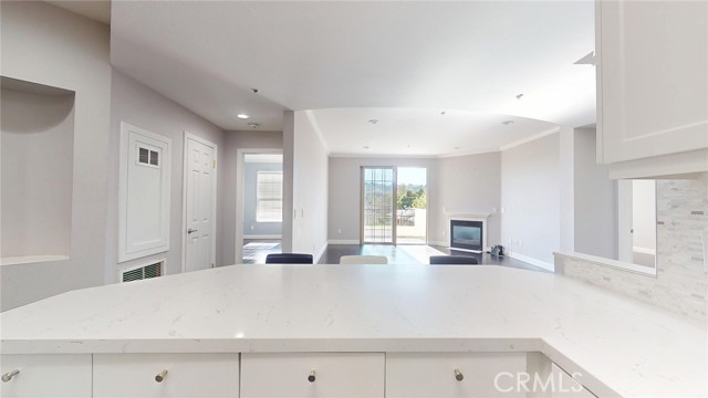 Detail Gallery Image 12 of 30 For 12407 Moorpark #301,  Studio City,  CA 91604 - 2 Beds | 2/1 Baths