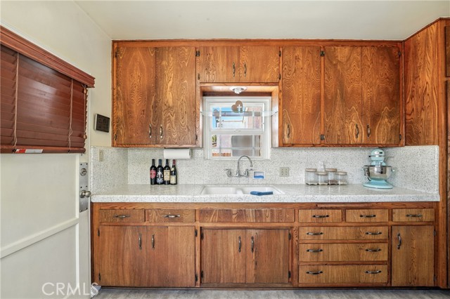 265 W Pershing Court, Covina CA: https://media.crmls.org/medias/0273b876-aedd-4c5a-b2cb-03193cf2cd66.jpg