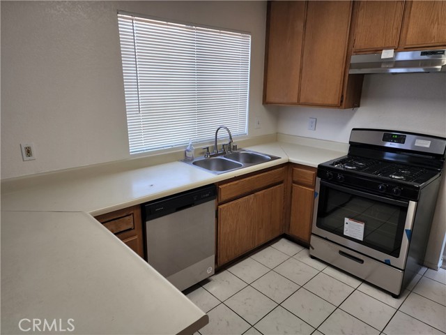 Detail Gallery Image 5 of 14 For 1748 Starboard, Perris,  CA 92571 - 3 Beds | 2/1 Baths