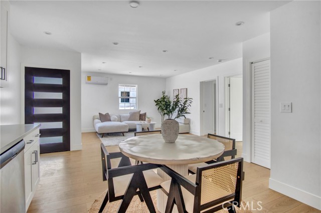 Detail Gallery Image 26 of 34 For 18406 Jovan St, Tarzana,  CA 91335 - 5 Beds | 4 Baths