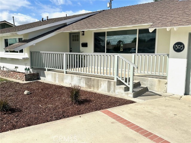 1305 S Westchester Drive, Anaheim CA: https://media.crmls.org/medias/0275b8ab-787a-459b-95c3-493e055f652a.jpg
