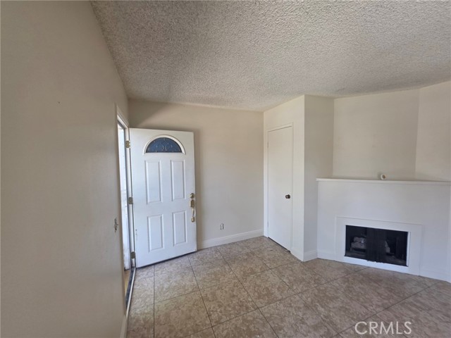 Detail Gallery Image 11 of 38 For 26938 via Terraza, Saugus,  CA 91350 - 3 Beds | 3 Baths