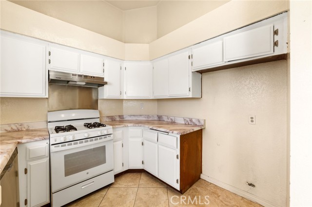 Detail Gallery Image 9 of 32 For 13898 Red Mahogany, Moreno Valley,  CA 92553 - 2 Beds | 2 Baths