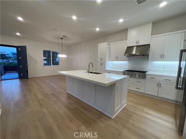 Detail Gallery Image 4 of 22 For 113 Bosal, Irvine,  CA 92618 - 4 Beds | 4 Baths