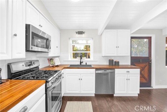 9 W Avenida Cornelio, San Clemente CA: https://media.crmls.org/medias/0278d995-70fa-456a-ac42-8c42ced526c0.jpg