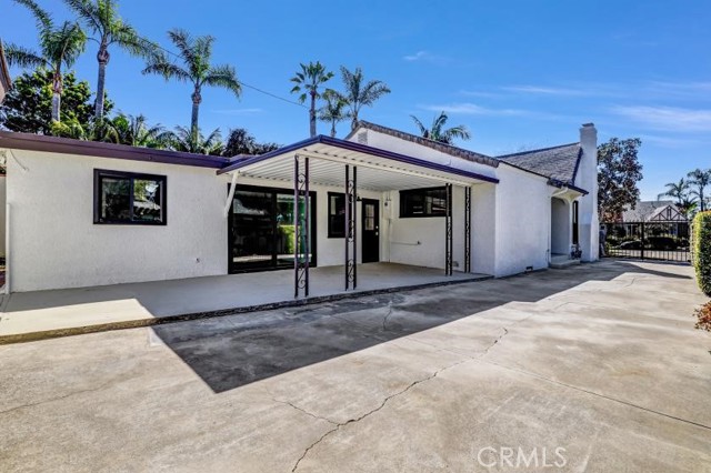 2327 Bonnie Brae, Santa Ana CA: https://media.crmls.org/medias/02799d5c-080f-462e-9499-3ad14a599259.jpg