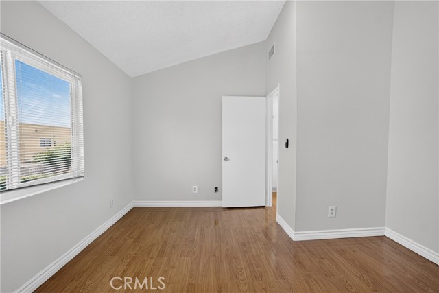 8828 Burnet Ave, 9 photo 35