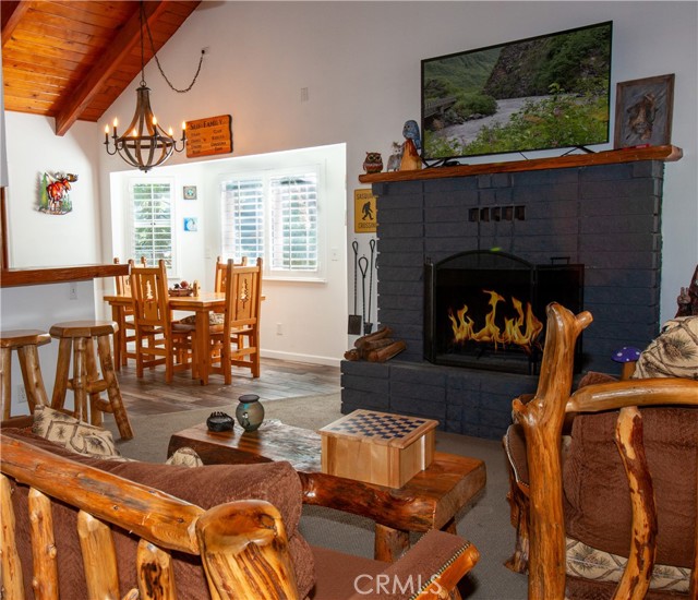2359 Avian Way, Running Springs CA: https://media.crmls.org/medias/027bb61b-a832-4584-9f39-0dcbdf99762e.jpg