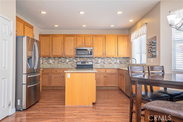 Detail Gallery Image 9 of 59 For 3296 Greystone Rd, San Bernardino,  CA 92407 - 6 Beds | 3 Baths