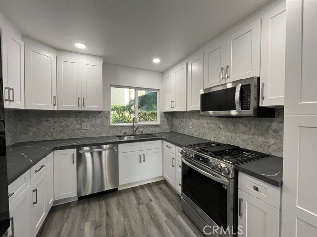 Detail Gallery Image 4 of 39 For 4816 Hollow Corner Rd #159,  Culver City,  CA 90230 - 3 Beds | 2 Baths