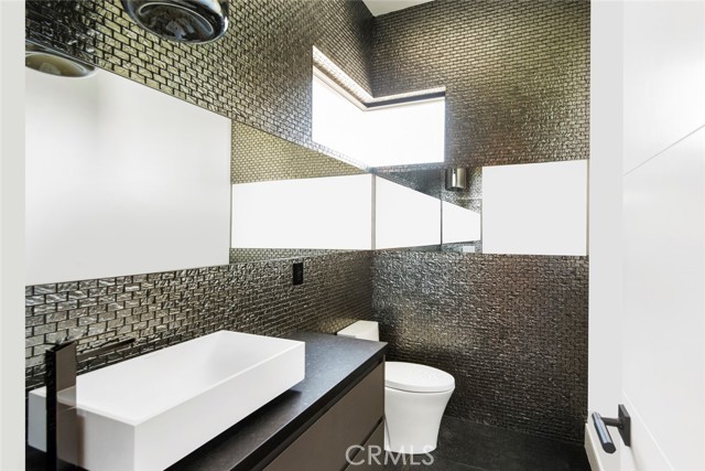 Detail Gallery Image 22 of 26 For 5511 Leghorn Ave, Sherman Oaks,  CA 91401 - 4 Beds | 4/1 Baths