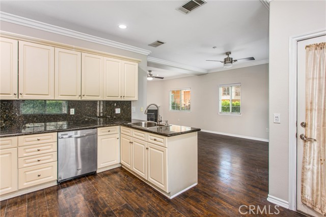 Detail Gallery Image 12 of 36 For 1200 E Highland Ave #402,  Redlands,  CA 92374 - 2 Beds | 2/1 Baths