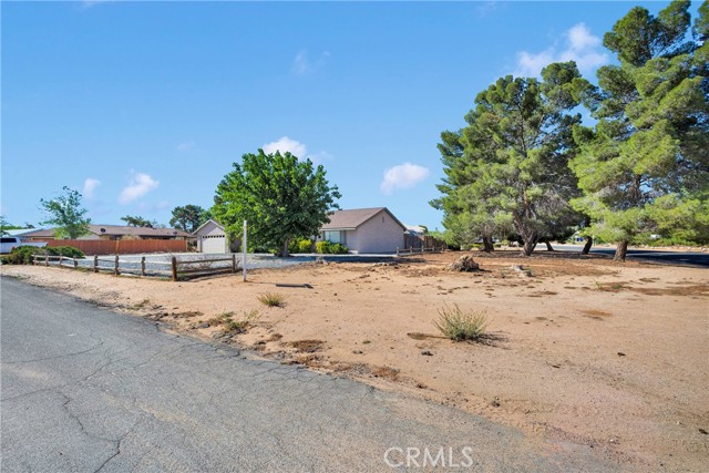 19891 Talihina Road, Apple Valley CA: https://media.crmls.org/medias/027f9b10-0b04-4b0c-99a3-2a94e2a9763b.jpg