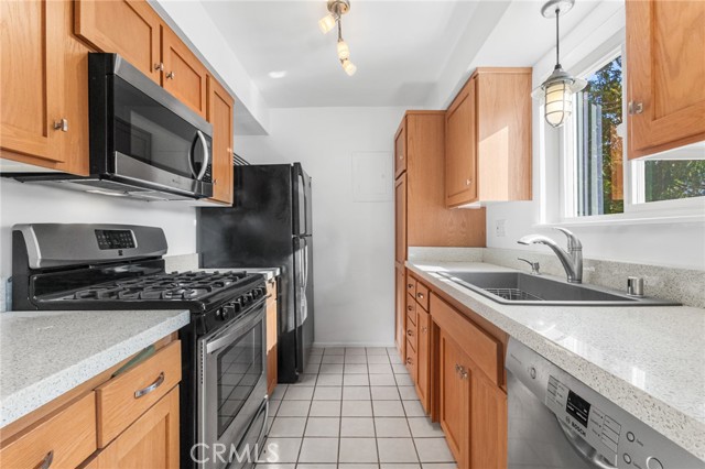 Detail Gallery Image 8 of 17 For 11138 Aqua Vista #43,  Studio City,  CA 91602 - 2 Beds | 2 Baths