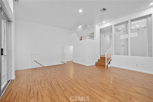 Detail Gallery Image 34 of 39 For 4845 Elmwood #C,  Los Angeles,  CA 90004 - 3 Beds | 3 Baths