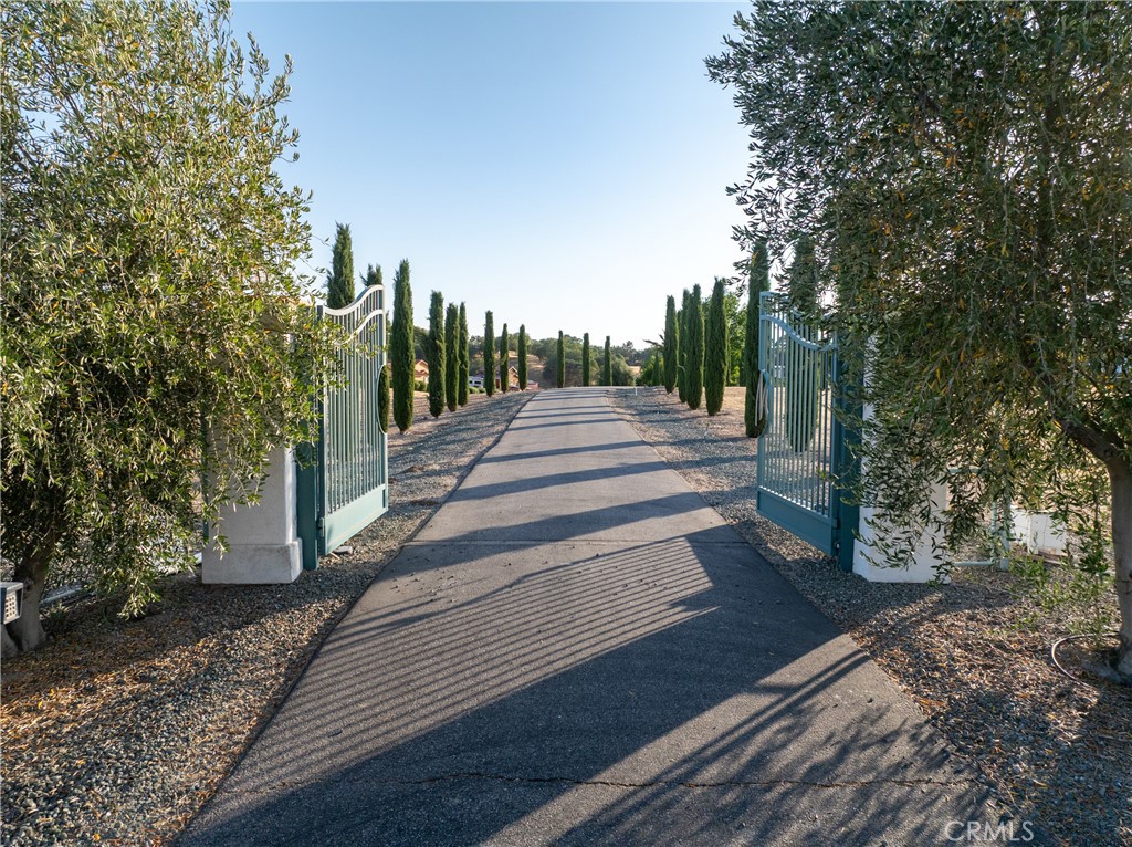 https://media.crmls.org/medias/0283288e-fd46-40ea-8c43-2b89548fff05.jpg?preset=X-Large