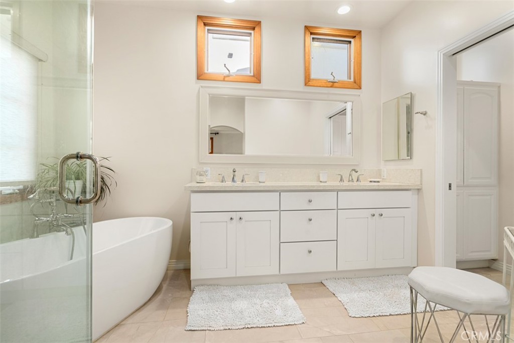 MLS #OC25264387 image #17