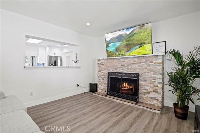 Detail Gallery Image 5 of 7 For 4321 Apricot Rd, Simi Valley,  CA 93063 - 3 Beds | 2 Baths