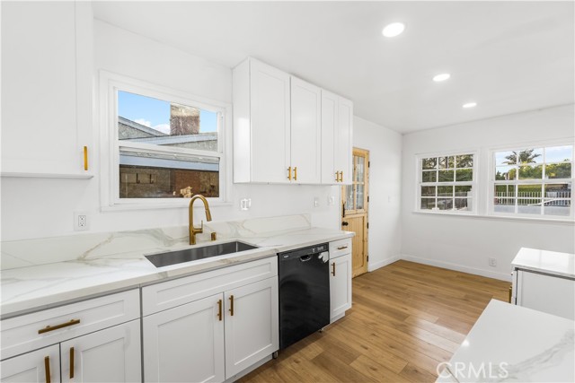 Detail Gallery Image 9 of 25 For 15320 Bledsoe, Sylmar,  CA 91342 - 3 Beds | 2 Baths