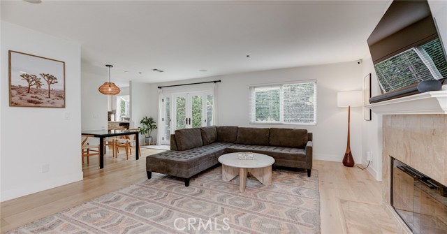 Detail Gallery Image 8 of 42 For 1924 Ruhland Ave #B,  Redondo Beach,  CA 90278 - 3 Beds | 2/1 Baths