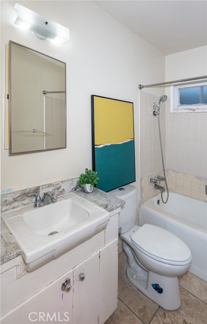 991 Glenview Terrace photo 32