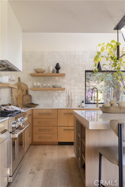 Detail Gallery Image 5 of 47 For 654 S Cumberland, Lake Arrowhead,  CA 92352 - 5 Beds | 5 Baths