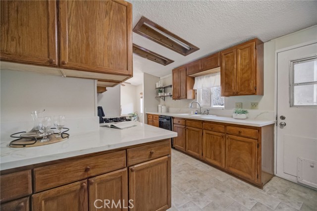 Detail Gallery Image 13 of 36 For 29667 Cromwell Ave, Val Verde,  CA 91384 - 2 Beds | 2 Baths