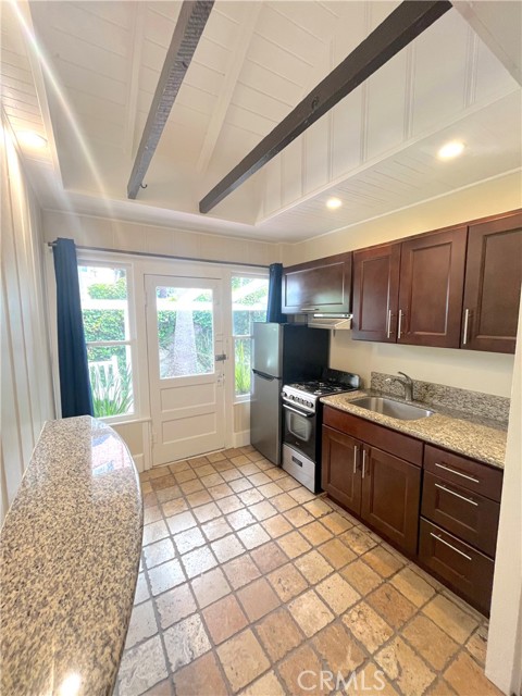 Detail Gallery Image 6 of 31 For 212 N Coast Hwy #10,  Laguna Beach,  CA 92651 - 1 Beds | 1 Baths