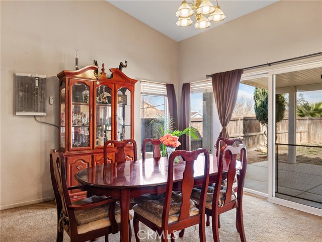 Detail Gallery Image 7 of 34 For 14621 Carob St, Victorville,  CA 92394 - 4 Beds | 3 Baths