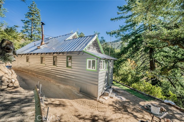 Detail Gallery Image 3 of 39 For 37644 Highway 38, Angelus Oaks,  CA 92305 - 3 Beds | 2 Baths