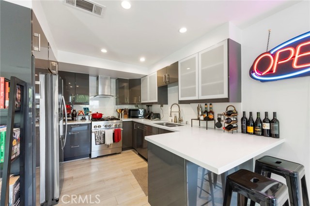 Detail Gallery Image 8 of 23 For 11744 Moorpark, Studio City,  CA 91604 - 2 Beds | 2/1 Baths