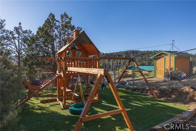 Detail Gallery Image 8 of 41 For 1841 Golden Rod Ave, Big Bear City,  CA 92314 - 4 Beds | 2/1 Baths