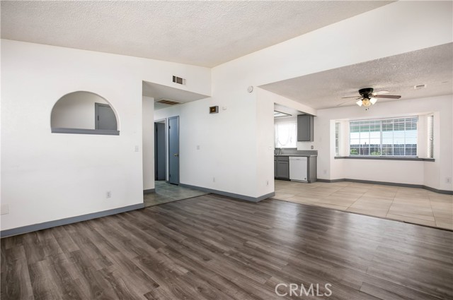 Detail Gallery Image 6 of 34 For 10416 Peach Ave, California City,  CA 93505 - 3 Beds | 2 Baths