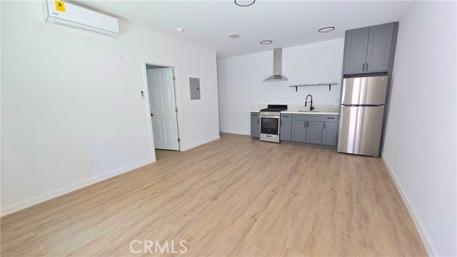 405 409 N Euclid Avenue, Pasadena CA: https://media.crmls.org/medias/028893e5-971f-457e-ac39-0b2c24884519.jpg
